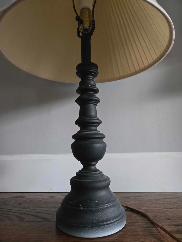 Elegant Black Table Lamp with Pleated Cream Shade - photo 3
