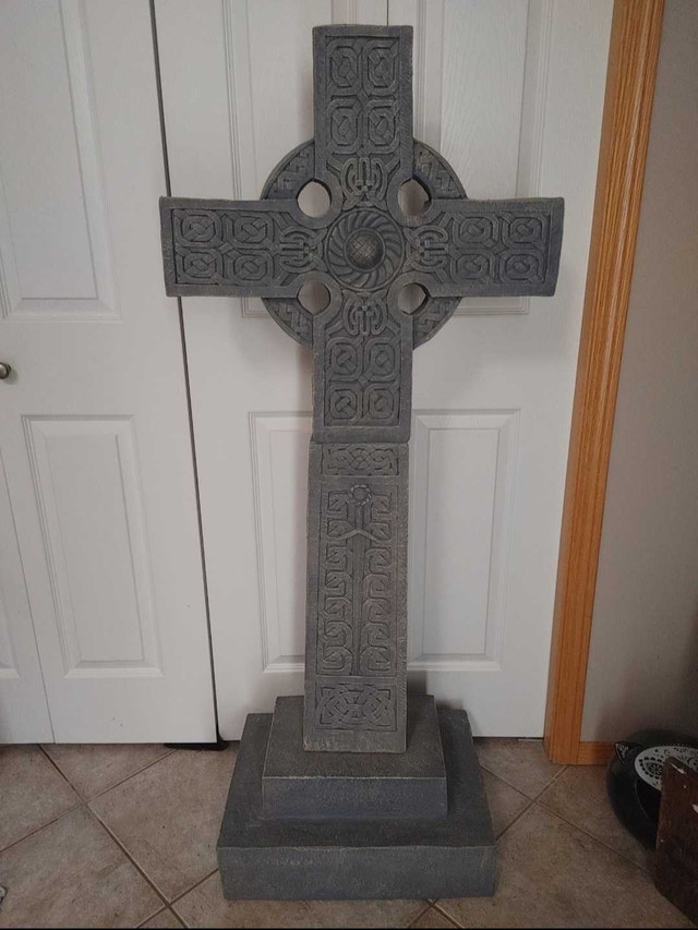 Celtic Cross Statue