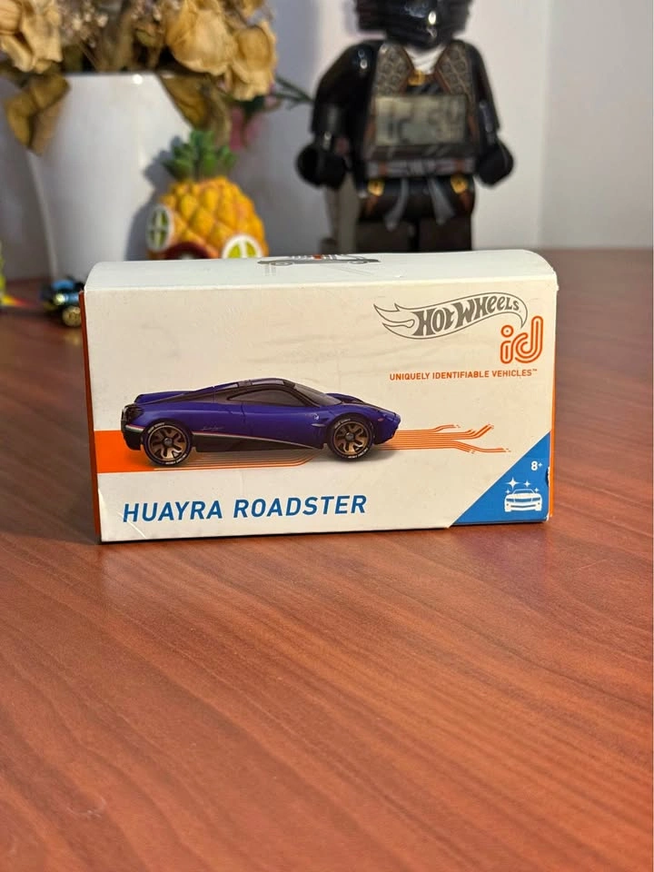 Hot Wheels id Pagani Huayra Roadster (with box)