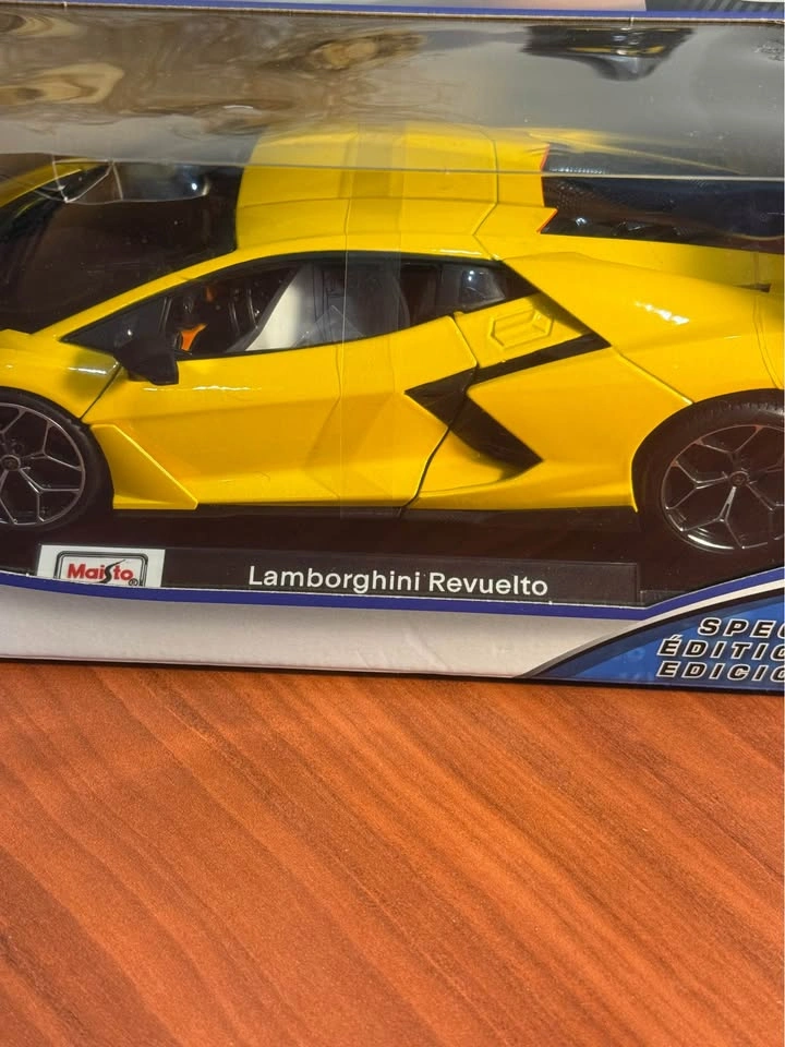 Lamborghini Revuelto Diecast Model - Yellow (Special Edition) - photo 2