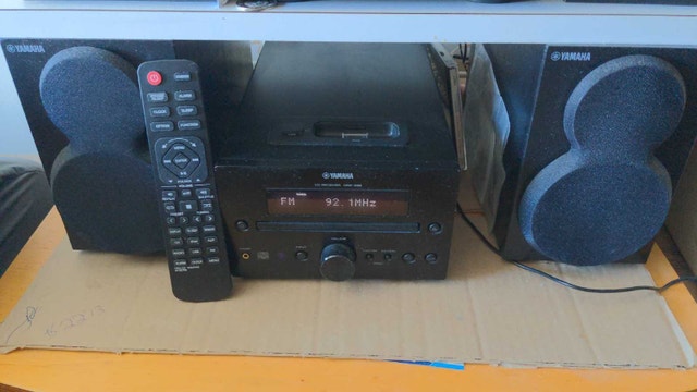 Yamaha CD Receiver USB Mini Stereo Like Brand New
