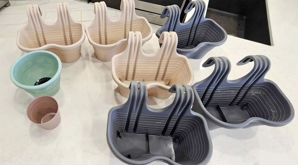 Plant Pots – Set of 8