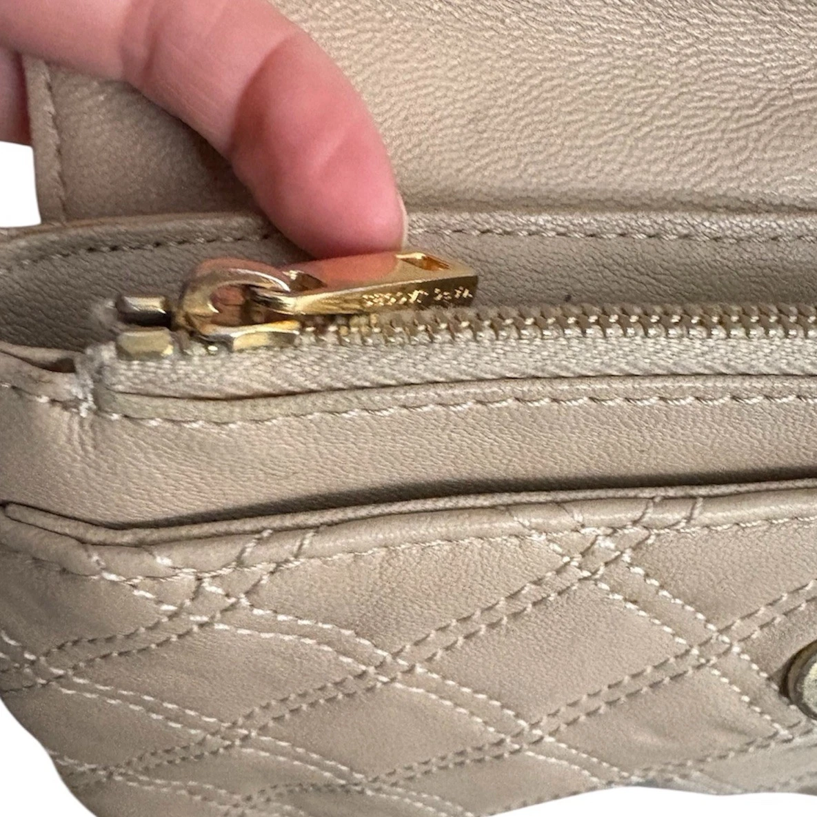 Marc Jacobs Beige Leather Diamond Quilted Shoulder Bag - photo 3