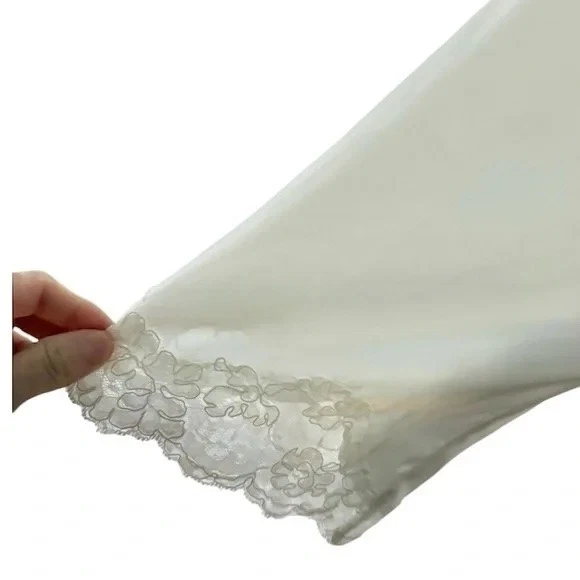 Jones New York Vintage White Satin Bridal Robe - photo 5