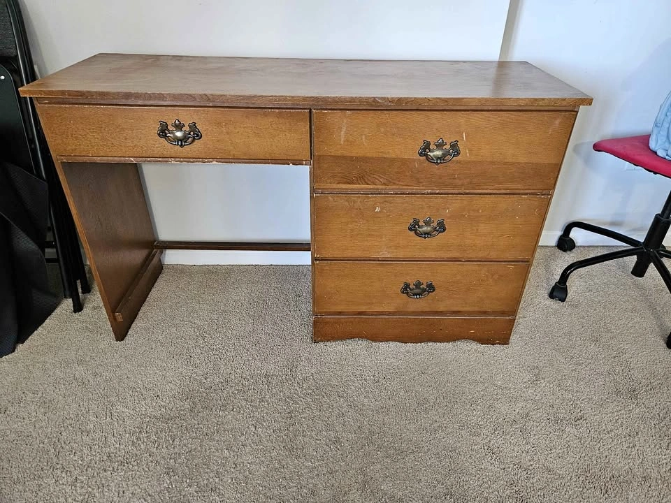 Table with 4 drawers