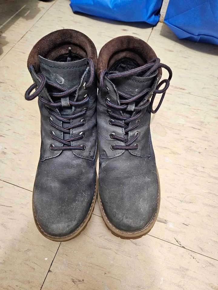 Women's Winter Shoes - Size 39