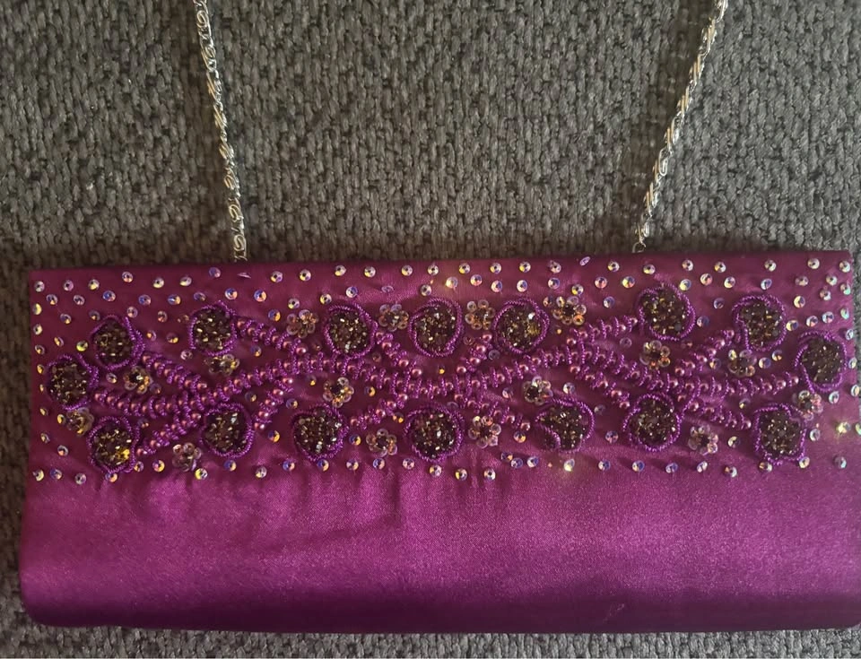 Magenta Beaded Sequin Clutch Bag w Chain Strap - photo 2