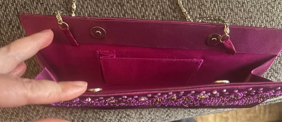 Magenta Beaded Sequin Clutch Bag w Chain Strap - photo 3