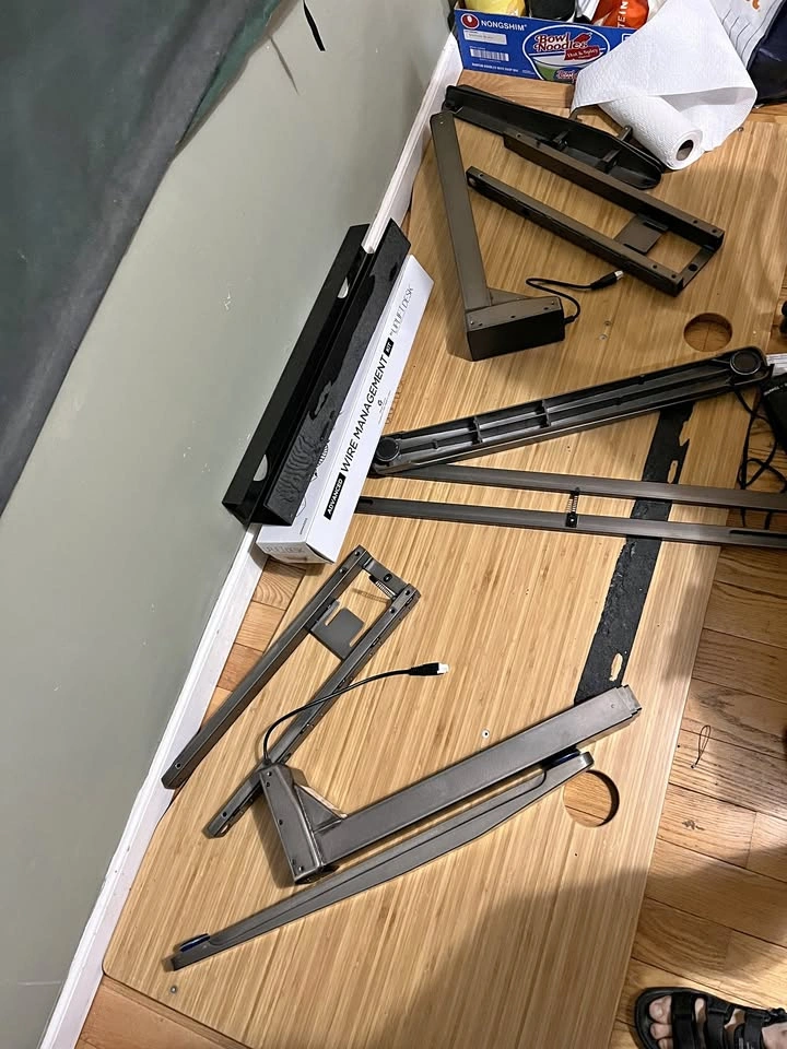 UPLIFT V2 Standing Desk (Bamboo, 72" x 30")