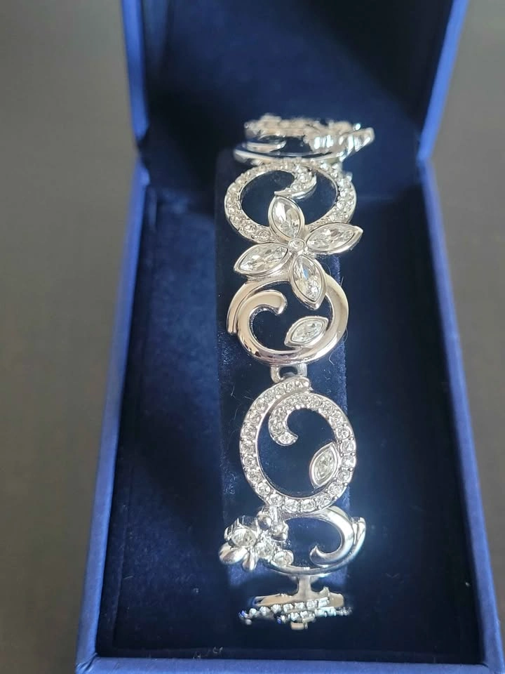 Swarovski Crystal Floral Bracelet - Excellent Condition (Retired - photo 2