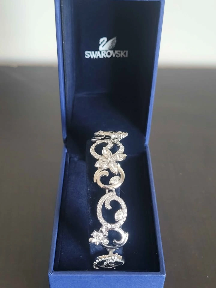 Swarovski Crystal Floral Bracelet - Excellent Condition (Retired - photo 3