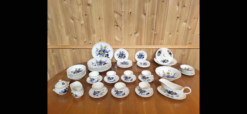 ENOCH POTTERY SET