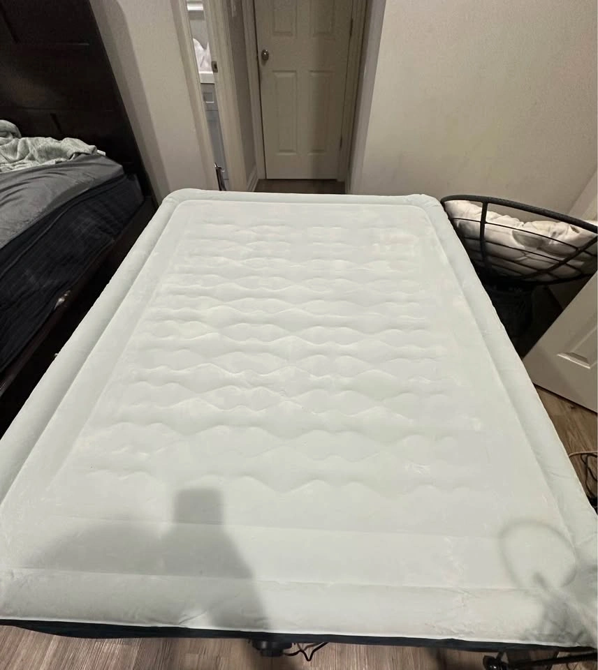 Intex Dura-Beam Deluxe Queen Air Mattress – 24” High – Built-in - photo 5