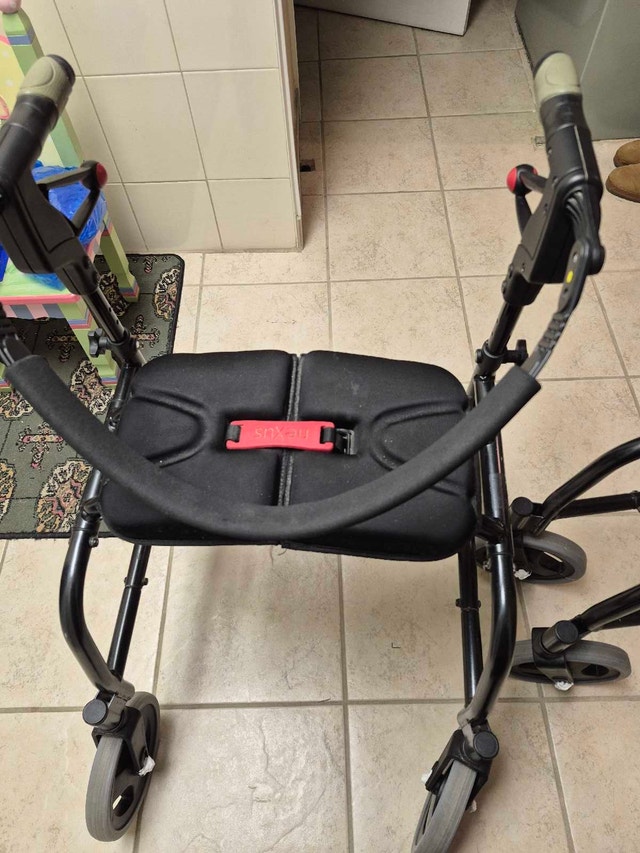 Nexus walker foldable