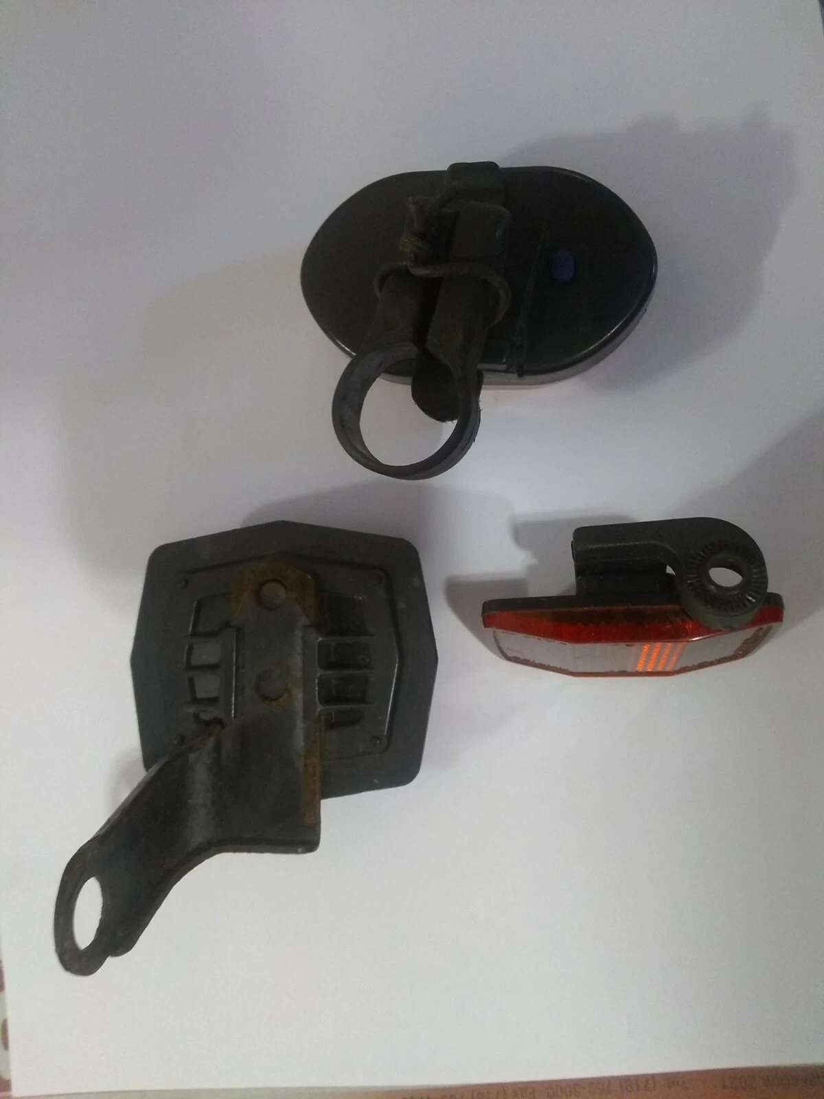 Bundle: 2 Bike Reflectors & 1 Battery Light - photo 2