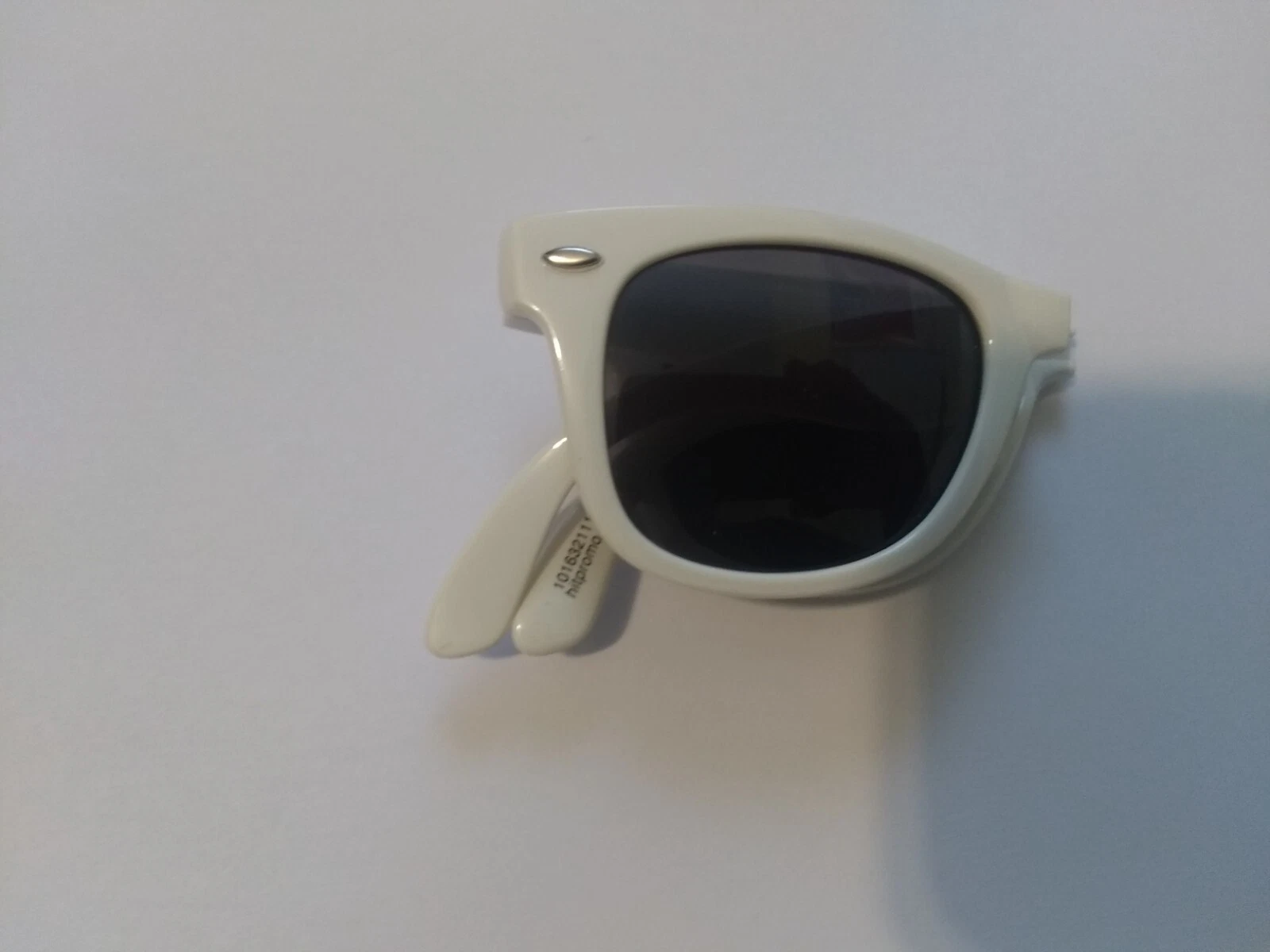 Foldable Unisex White Sunglasses Conveniently Portable