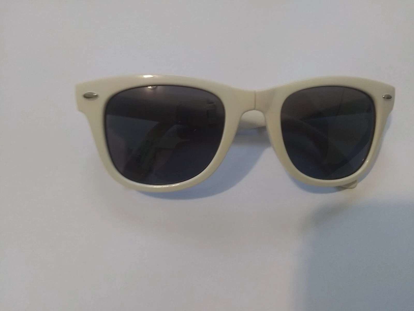 Foldable Unisex White Sunglasses Conveniently Portable - photo 4