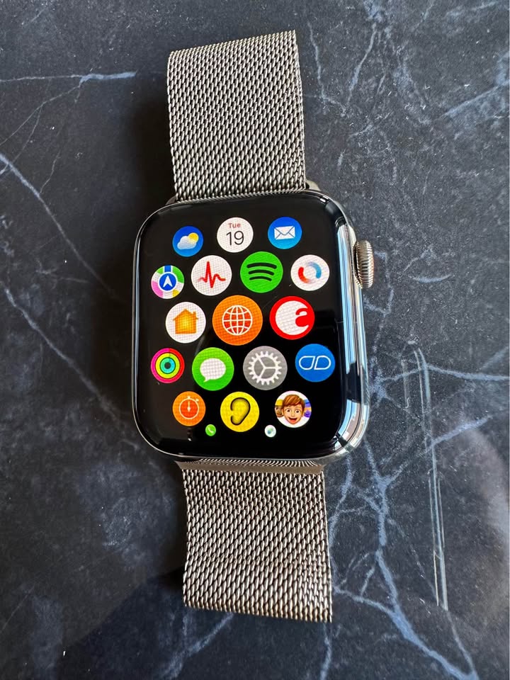 Apple Watch Series 6 44mm Gold Stainless Steel - photo 2