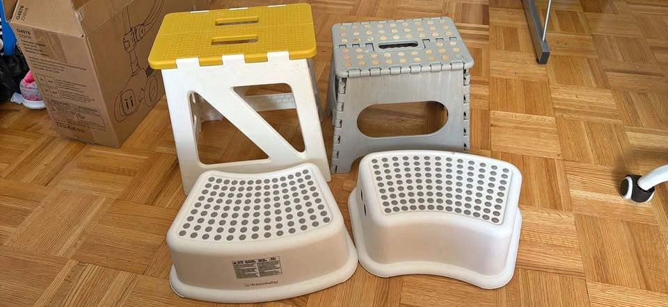 Set of 4 Plastic Step Stools - Dreambaby and Koadoa