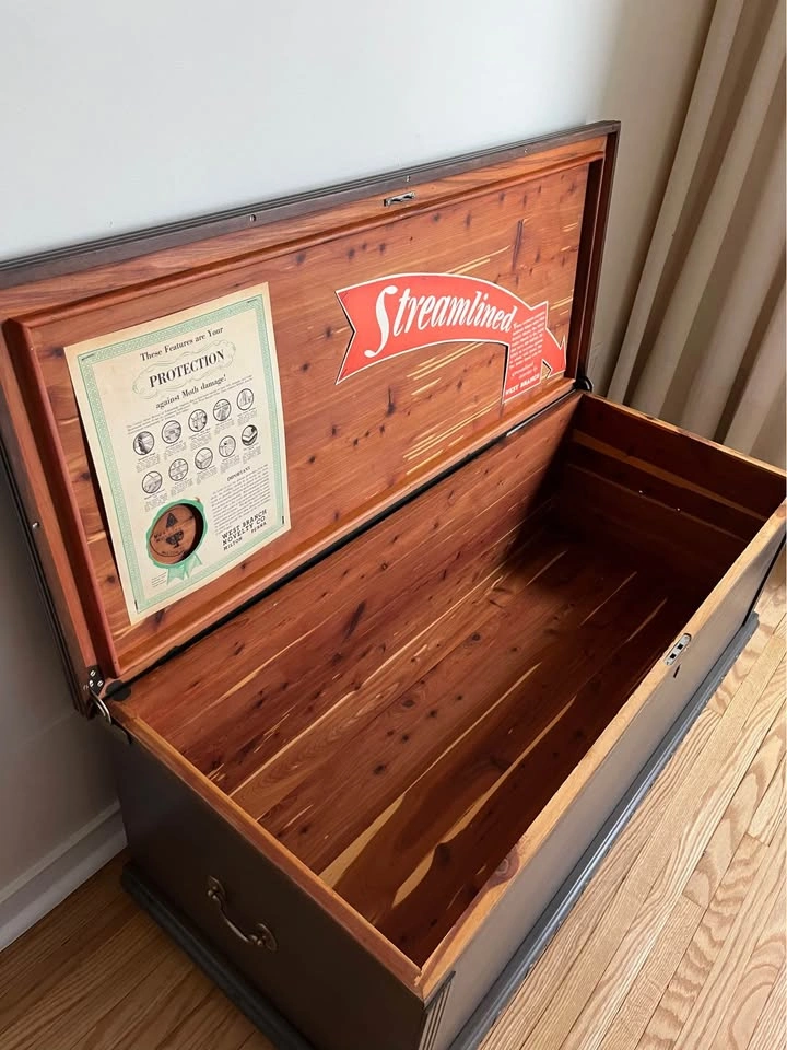 Solid Wood Cedar Lined Bench / Blanket Box - photo 4