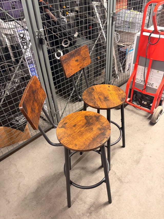 Bar Stools/Chairs - barely used