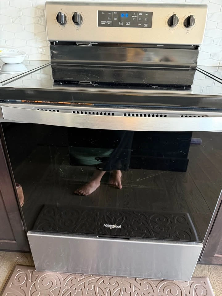 Whirlpool 30 inch stove - photo 2