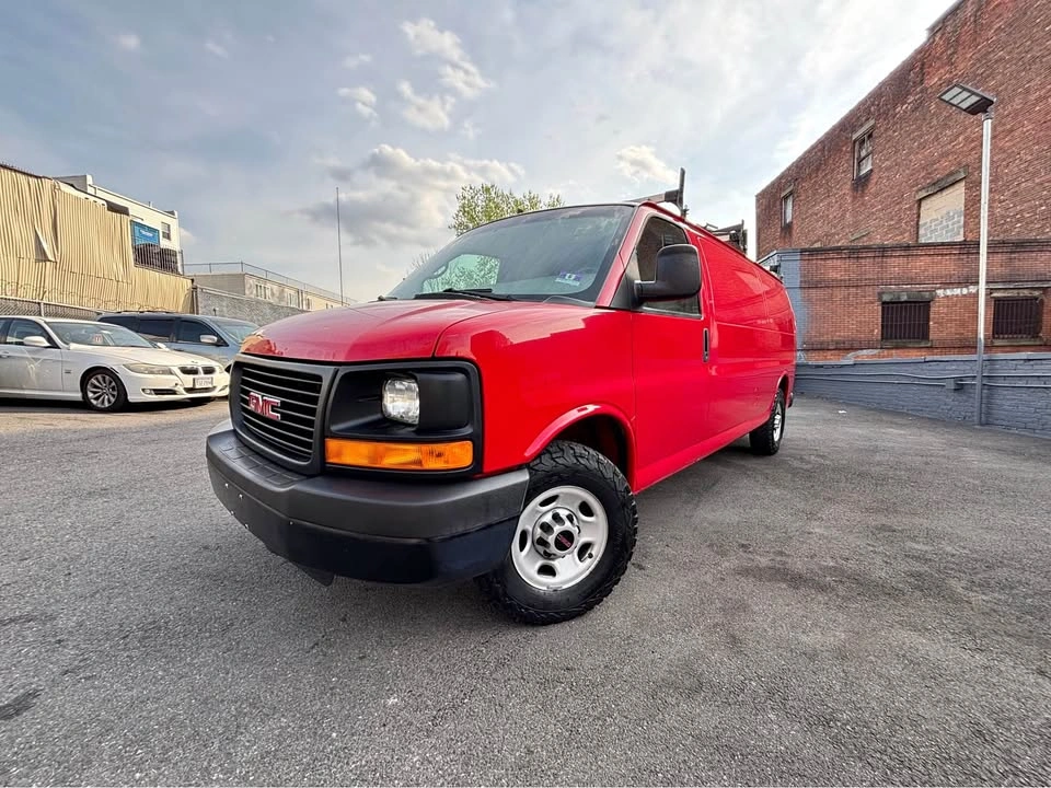 2014 GMC Savana 3500 Cargo Extended Van 3D