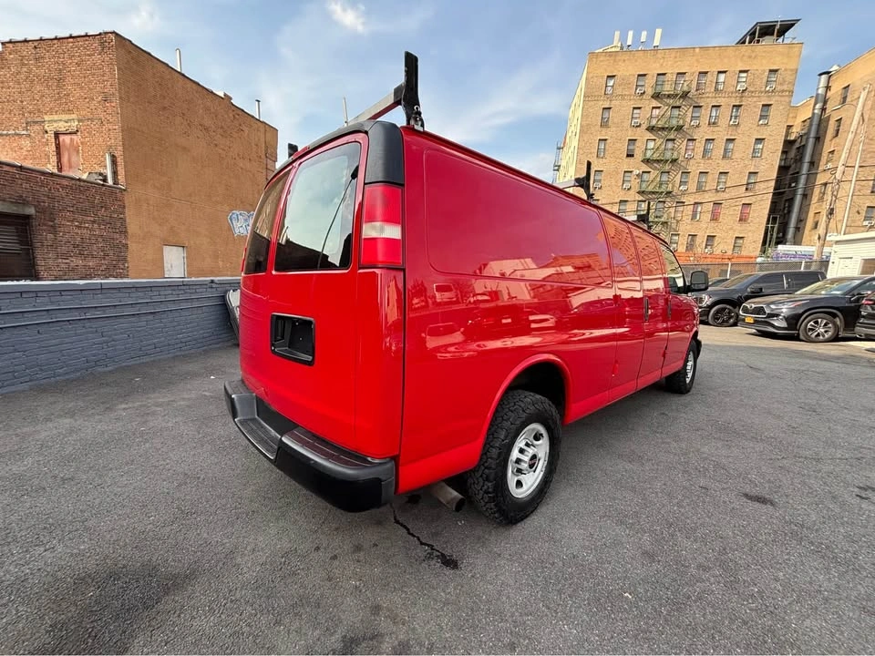 2014 GMC Savana 3500 Cargo Extended Van 3D - photo 4