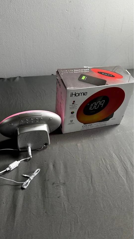 Brand New iHOME COLOR CHANGING FM CLOCK RADIO - photo 2