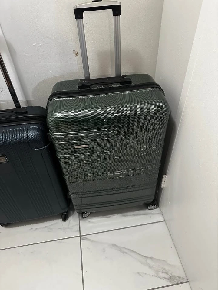 4 Piece Luggage Set - Hard & Soft Shell Suitcases - photo 2