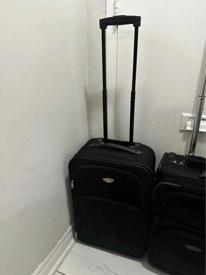 4 Piece Luggage Set - Hard & Soft Shell Suitcases - photo 3