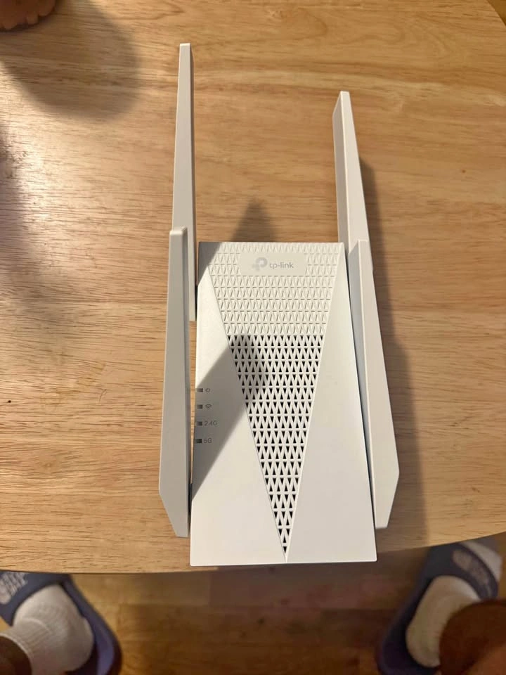 TP-Link AX5400 WiFi 6 Range Extender (RE815X) – Like New