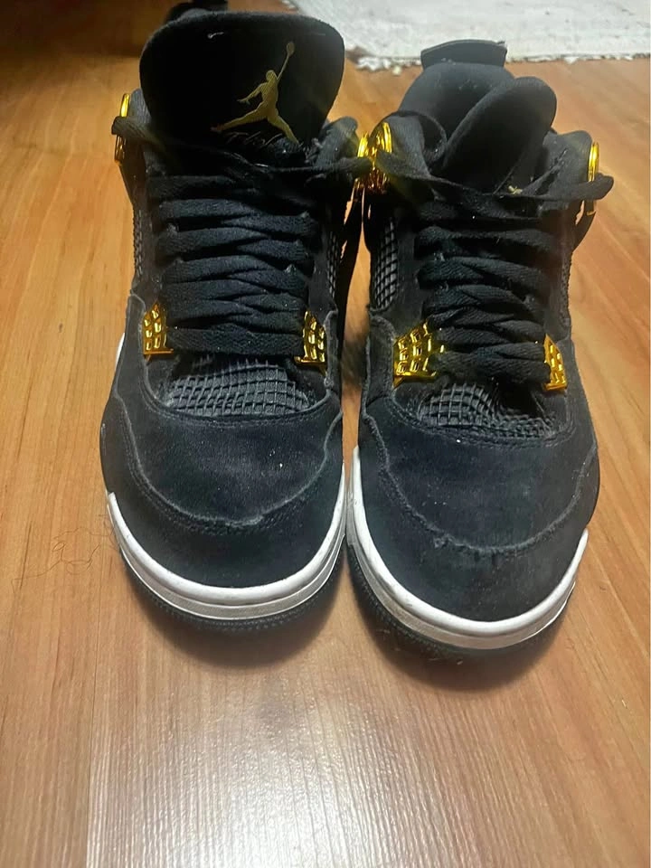 Jordan 4 Royalty – size 10.5