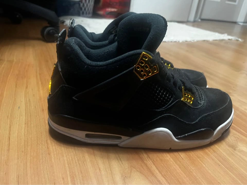 Jordan 4 Royalty – size 10.5 - photo 2