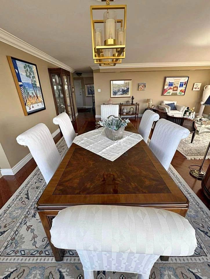 Elegant Drexel Chippendale Mahogany Dining Table