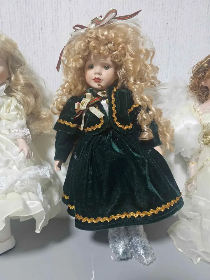 Porcelain Dolls image indicator(3)