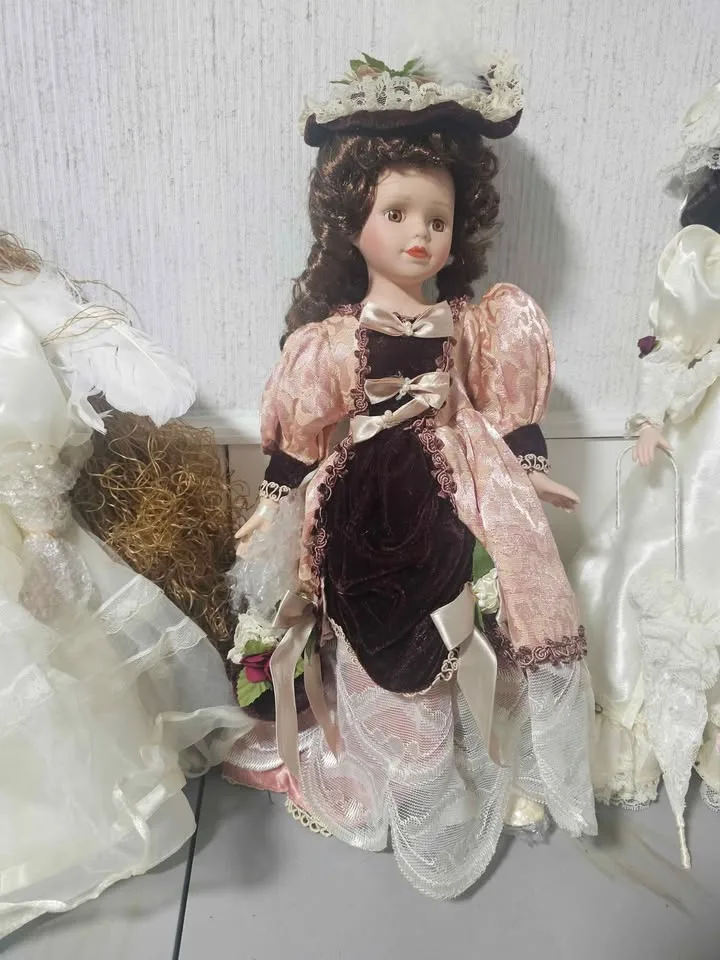 Porcelain Dolls image indicator(5)