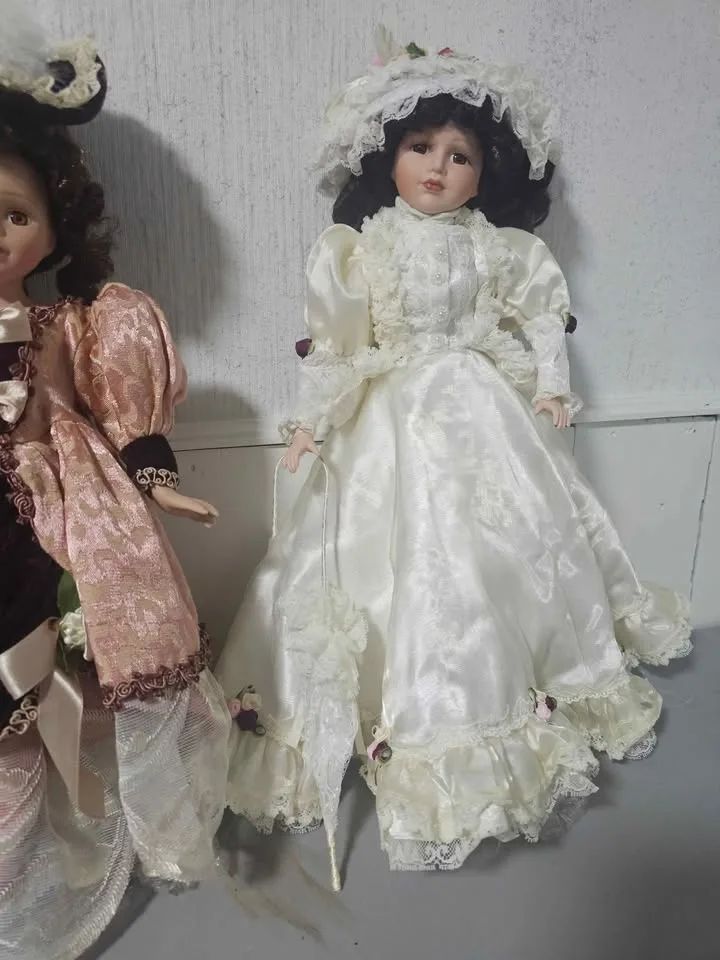 Porcelain Dolls image indicator(6)