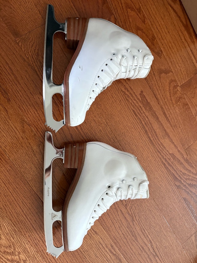 Jackson Freestyle Figure Skates - Women’s Size 7 Narrow (7N)