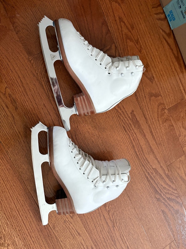 Jackson Freestyle Figure Skates - Women’s Size 7 Narrow (7N) - photo 2