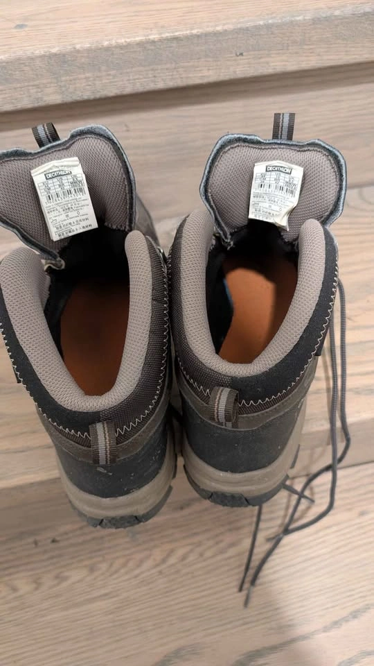 Quechua Trekking Boots - Size 10 - photo 2