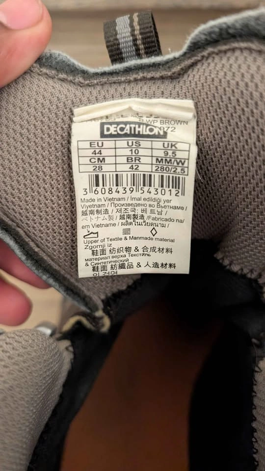 Quechua Trekking Boots - Size 10 - photo 3