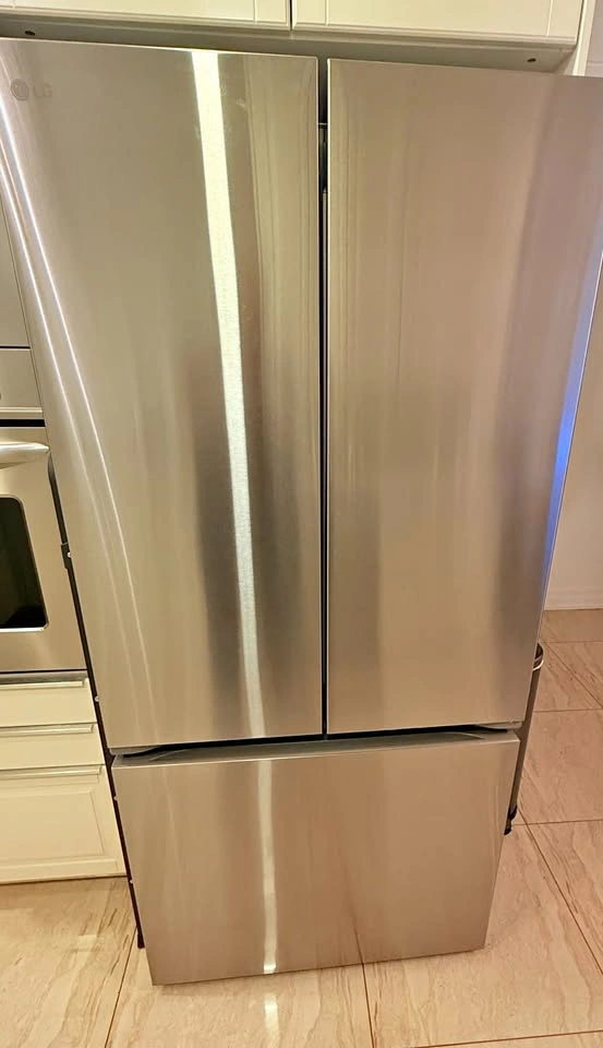 LG French Door Refrigerator with Internal Ice Maker