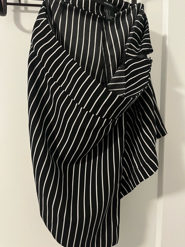 Forever 21 Skirt - Black & White Stripes - Size Small - photo 2