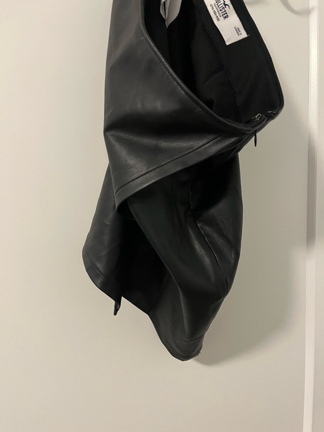 Hollister Skirt - Black Faux-Leather - Size Small - photo 4