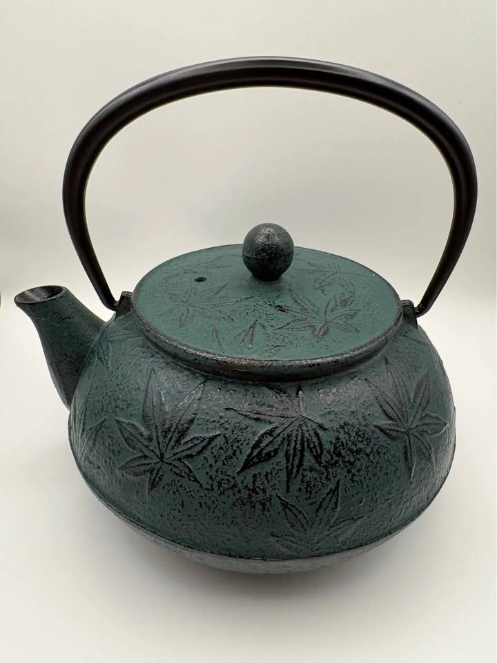 Vintage Japanese Cast Iron Teapot – Maple Leaf Design - photo 2