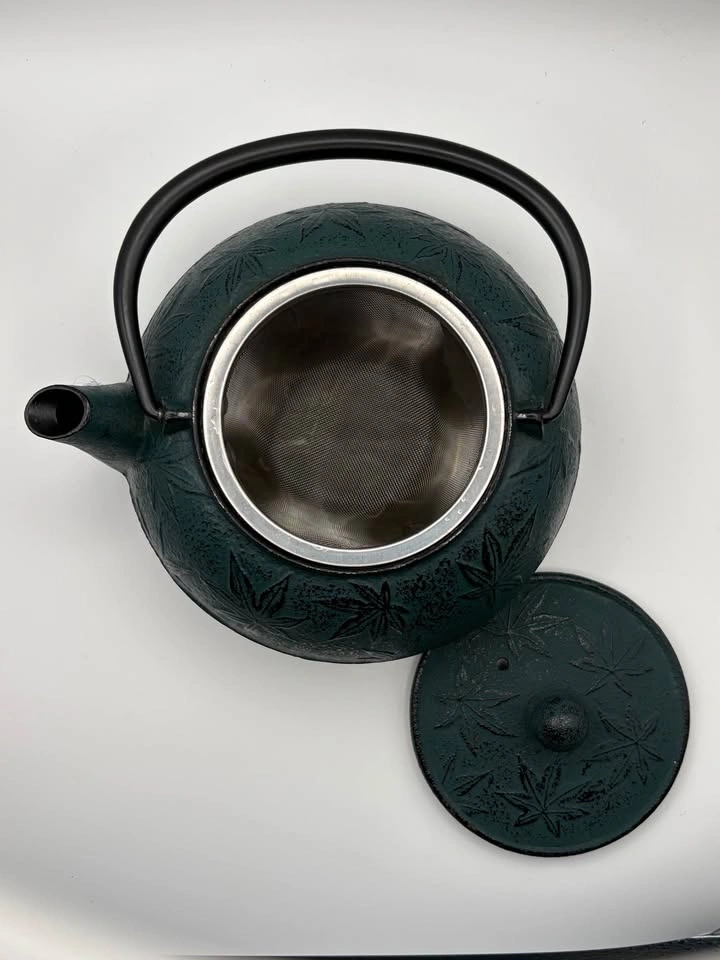 Vintage Japanese Cast Iron Teapot – Maple Leaf Design - photo 4
