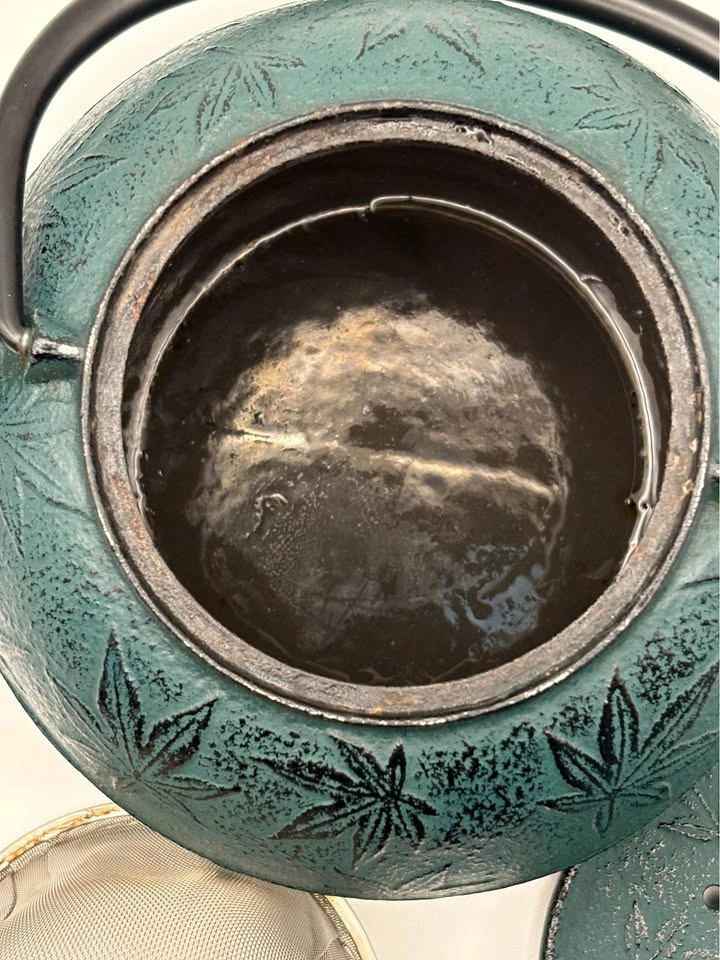 Vintage Japanese Cast Iron Teapot – Maple Leaf Design - photo 5