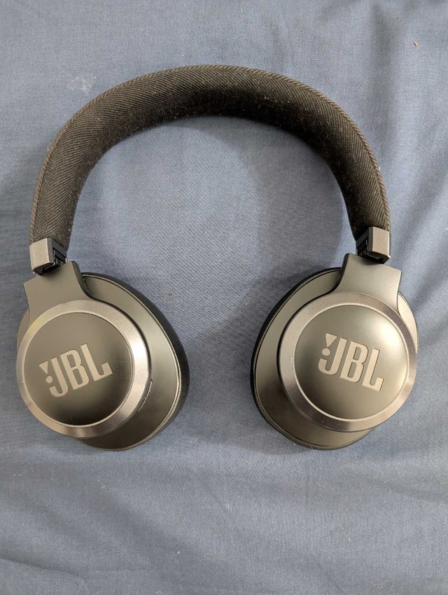 JBL Live 770NC Wireless Noise-Cancelling Headphones