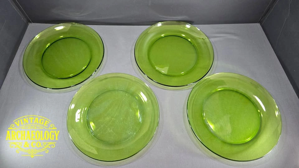 SET OF FOUR LIME GREEN TEMPERED GLASS PLATE